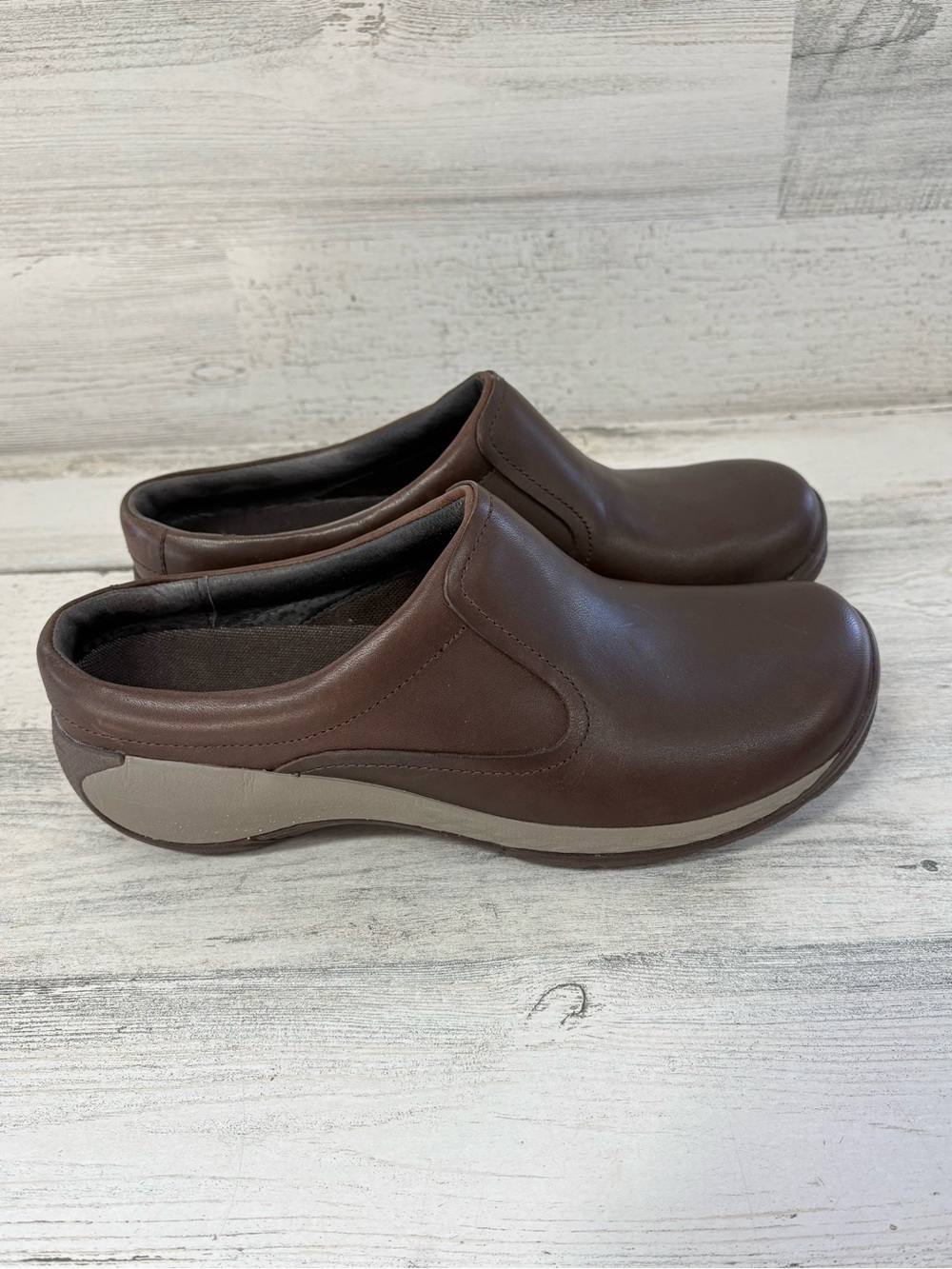 Merrell Women’s Size 6 Encore 2 Form 2 Leather Slip On Clogs In Brown